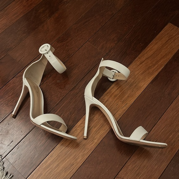 Gianvito Rossi Heel- white leather sandal with dust bag size 37 retail $950 - Picture 16 of 17